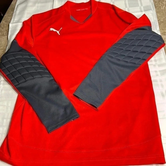 PUMA Med Men long sleeve  red jersey with padded elbows for soccer - Picture 3 of 16